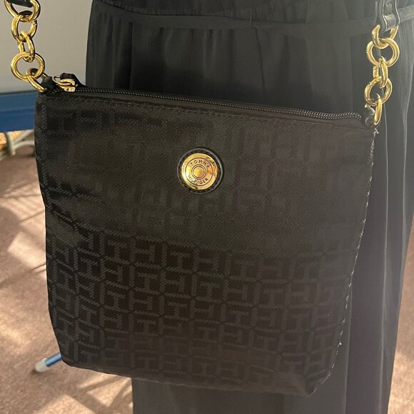 TOMMY HILFIGER  WOMEN'S BLACK SIGNATURE CANVAS CROSSBODY/SHOULDER WITH GOLD TONE - Picture 4 of 8